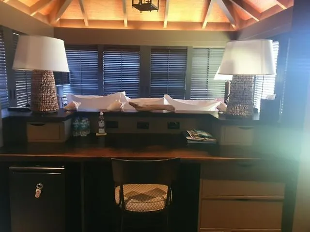 Oceanfront Beach House - Rate Special- Valentines On Beach W Club Access Tennis King Bed
